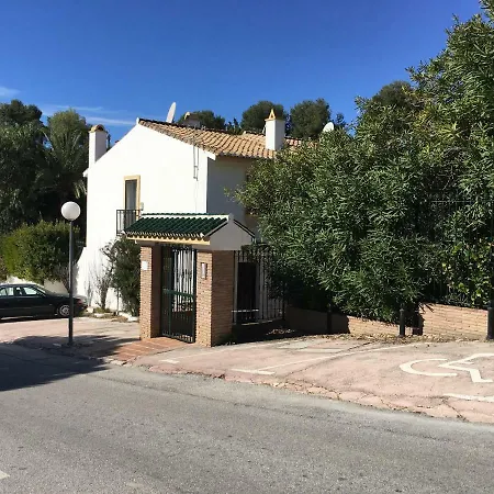 Parque Paraiso, Lower Calahonda - Close To Amenities And Beach