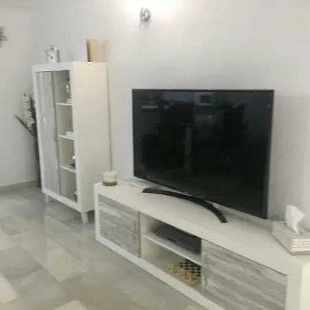 Parque Paraiso, Lower Calahonda - Close To Amenities And Beach *