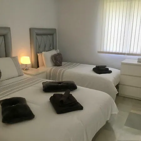 Parque Paraiso, Lower Calahonda - Close To Amenities And Beach Holiday home