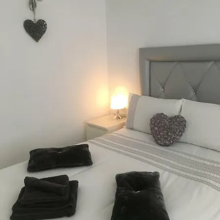 Parque Paraiso, Lower Calahonda - Close To Amenities And Beach